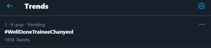 Chanyeol EXO trending topic di Twitter karena mendapatkan penghargaan