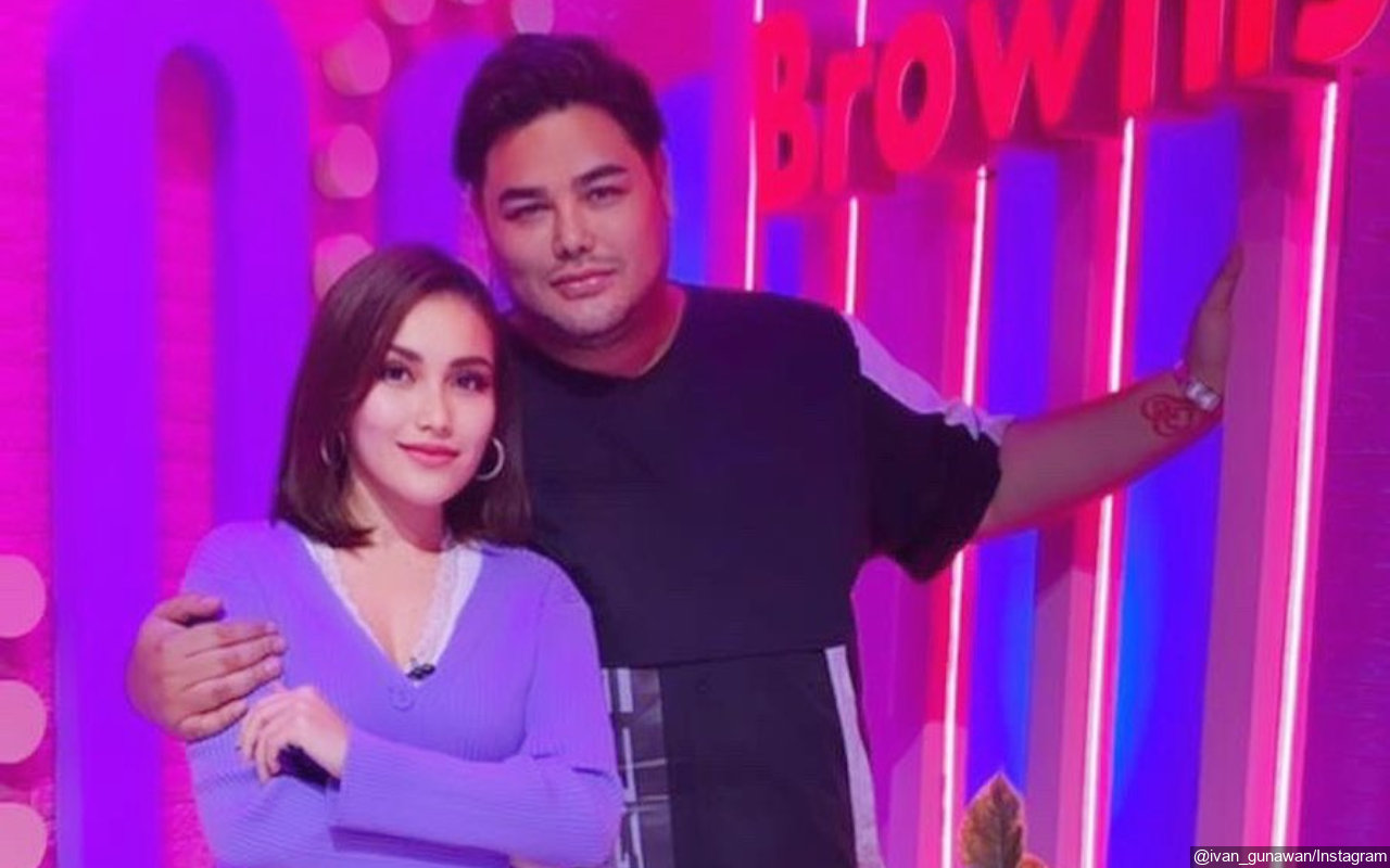 Bantah Pernah Ciuman Bibir, Ayu Ting Ting Ngamuk Minta Ivan Gunawan Segera Klarifikasi