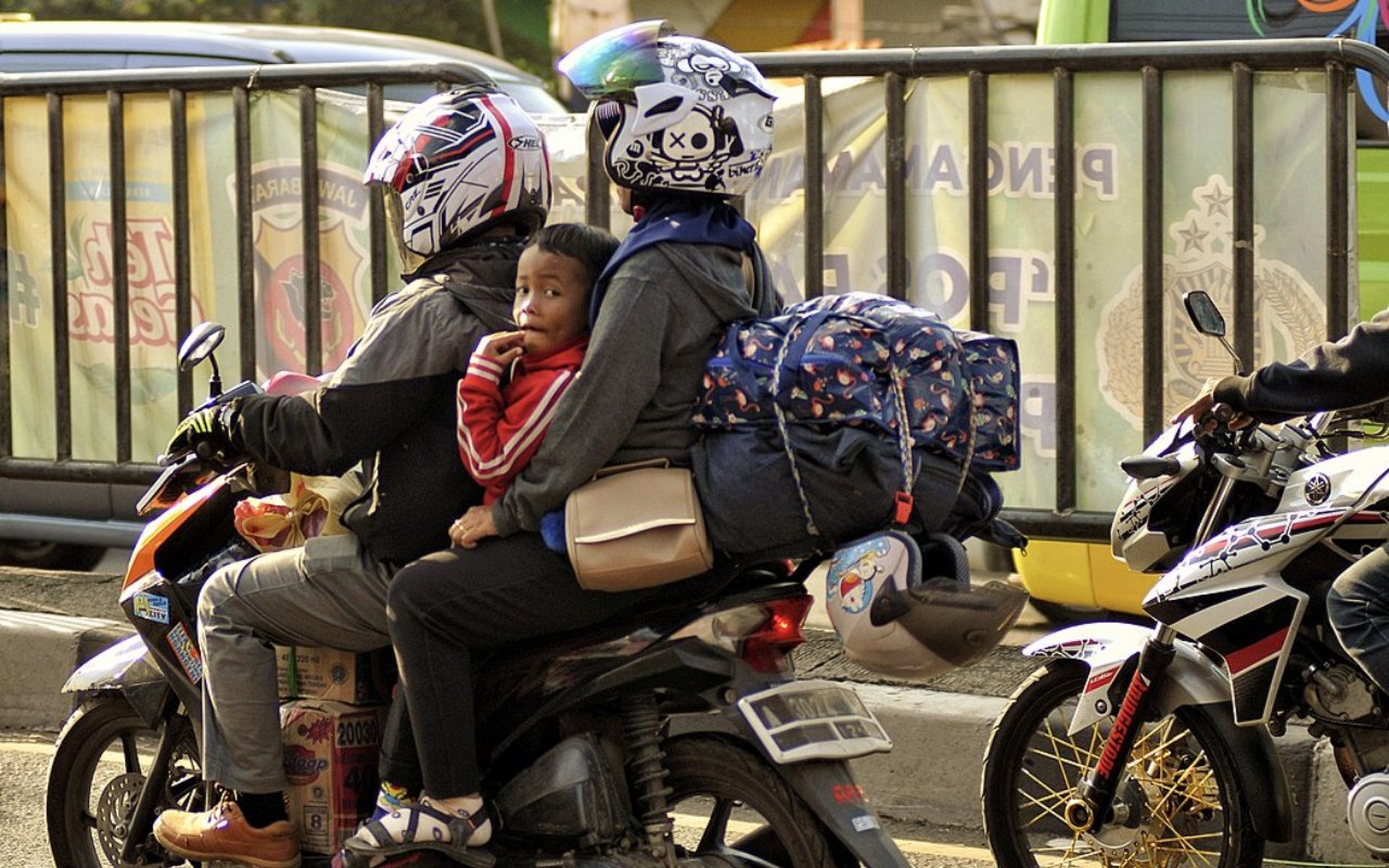 Hari Pertama Larangan Mudik, Polisi Tutup Jalur Arteri hingga Jalan Tol