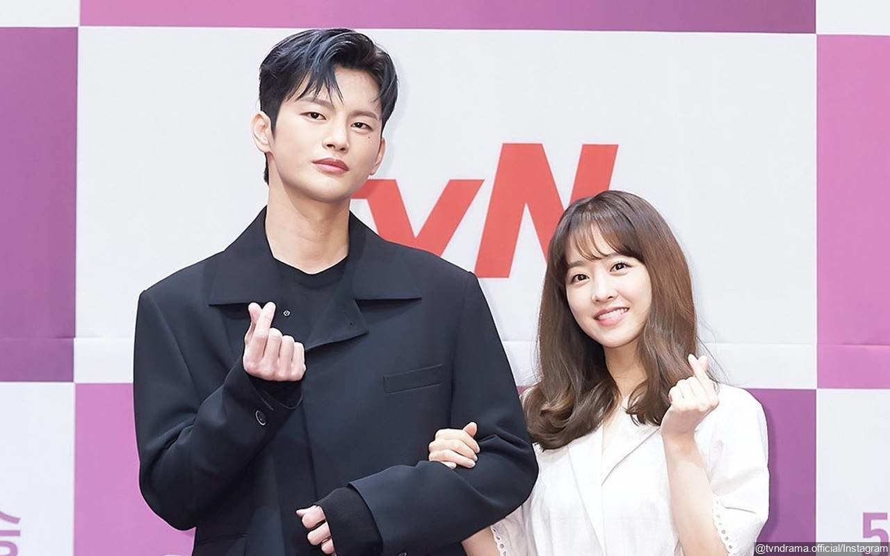 Gemas, Seo In Guk Beri Park Bo Young Senyum Manis di Teaser Baru 'Doom at Your Service'