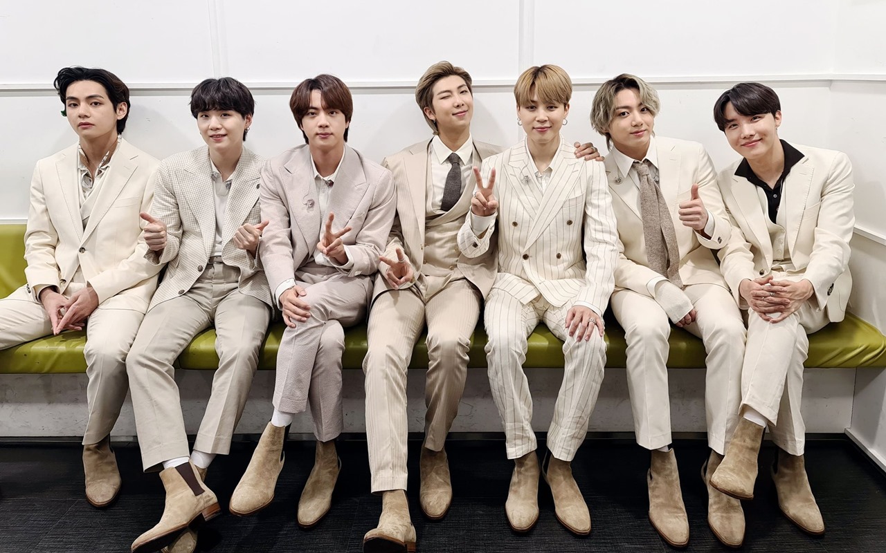 MTV Movie & TV Awards mengumumkan 'Break The Silence: The Movie' sebagai nominasi. Film dokumenter BTS itu menjadi pesaing Ariana Grande, Taylor Swift hingga Bee Gees.