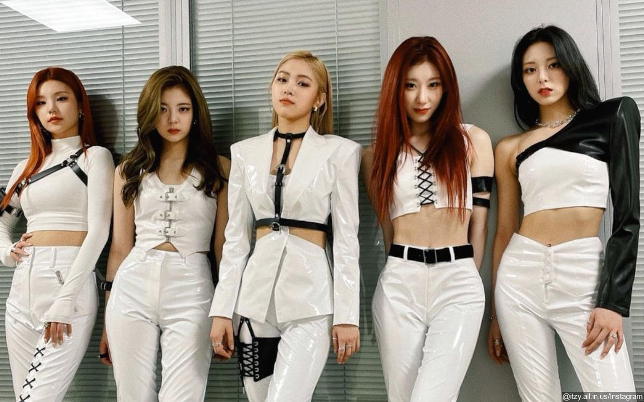 ITZY melonjak ke level baru dengan mini album terbaru mereka. Menurut Hanteo Chart, ITZY telah mencapai penjualan minggu pertama tertinggi hingga saat ini dengan mini album baru mereka 'GUESS WHO'.