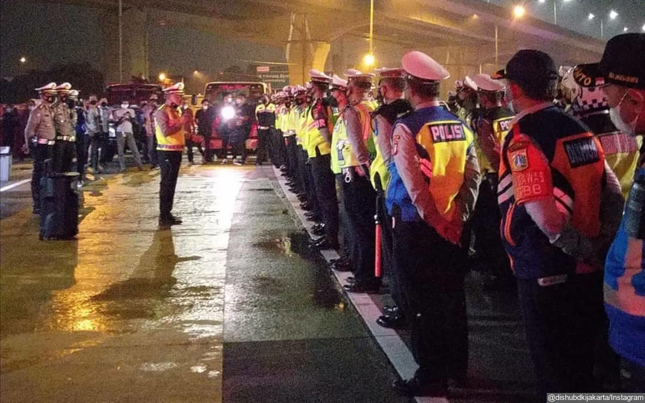 Pos Penyekatan di Karawang Diterobos Pemudik, Polisi Perketat Penjagaan