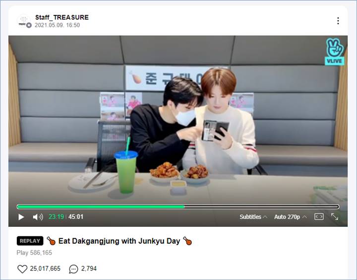 Junkyu dan Jeongwoo TREASURE melakukan V LIVE