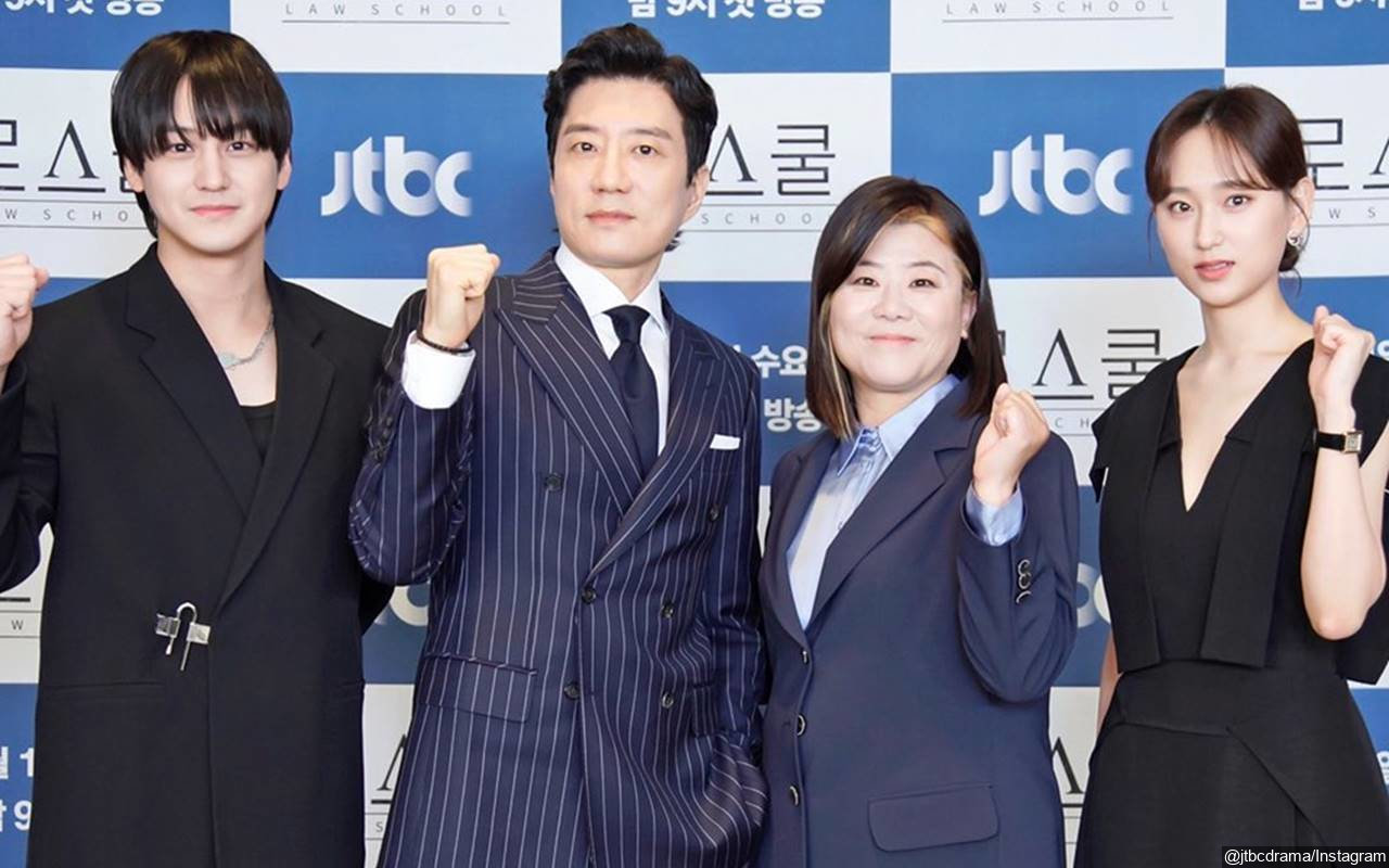 JTBC Bagi Momen Kocak Pemeran usai Umumkan Penayangan 'Law School' Ditunda