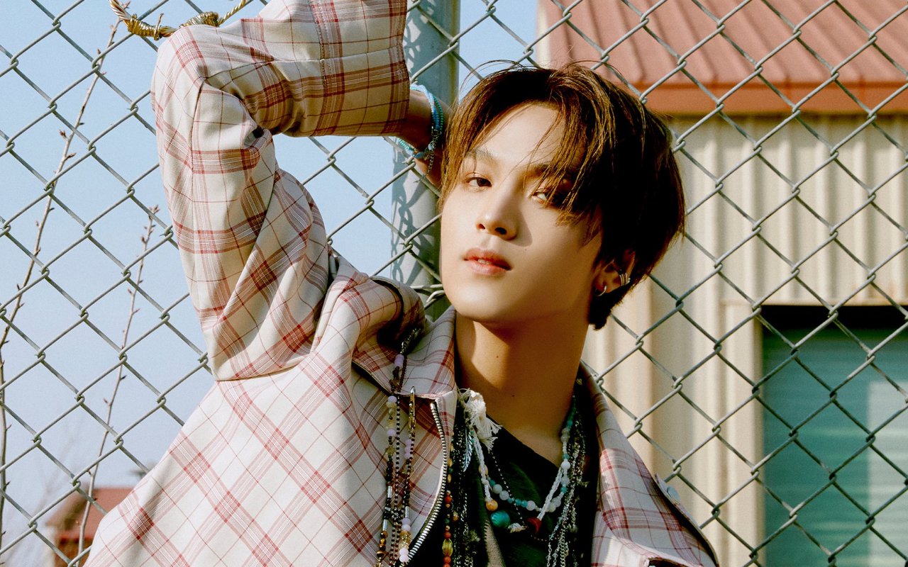 Haechan mengungkapkan bahwa ia memiliki masalah insomnia ringan, dan tidak begitu tahu bagaimana mengatasinya. Ia baru bisa tidur dengan kondisi kamar seperti ini.