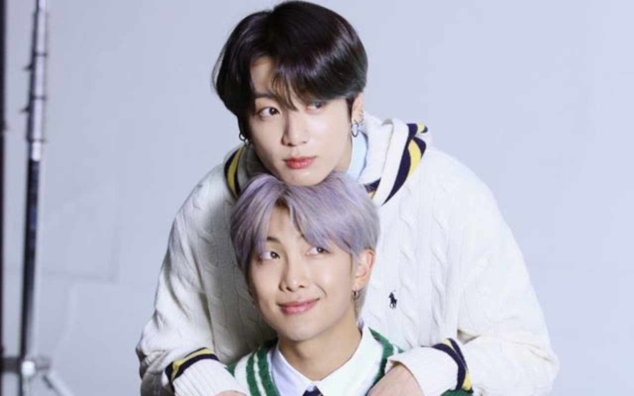 Teaser Jungkook dan RM ini dengan cepat menuai reaksi heboh dari para penggemar. Mereka bahkan sampai bertanya-tanya bagaimana bisa bertahan menjelang comeback BTS.