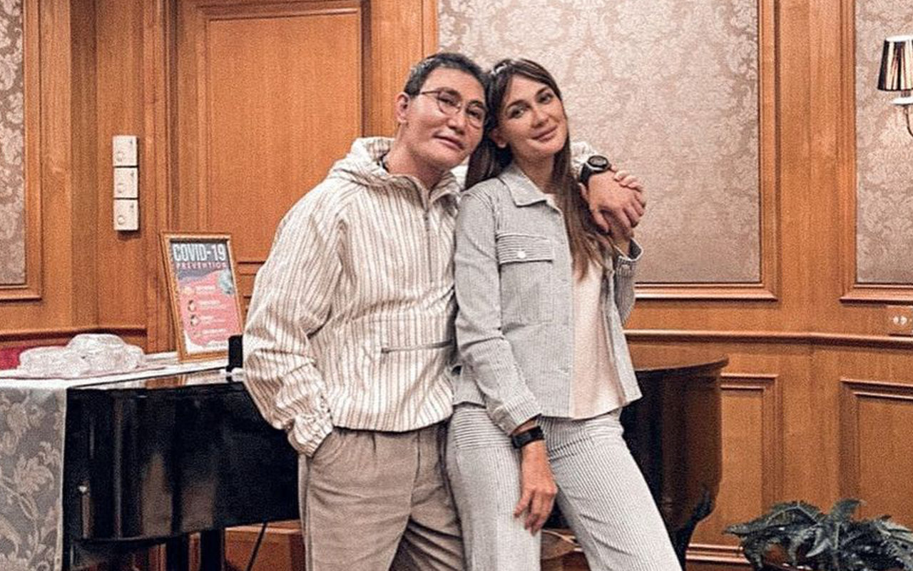 Panggil Luna Maya Sayang, Otis Hahijary Pamer Foto Pelukan Mesra Di Momen Lebaran