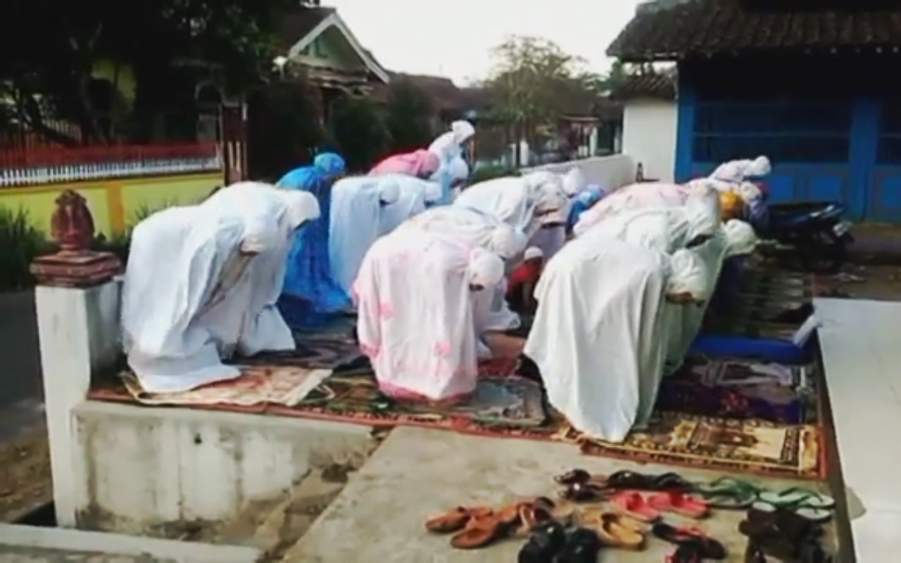 Beda dari Pemerintah, Umat Islam Aboge Baru Salat Idul Fitri Hari Ini
