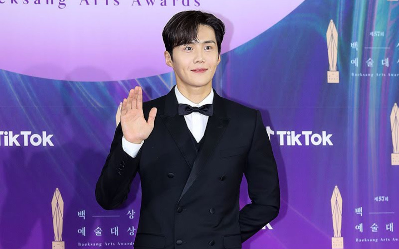 Baeksang Arts Awards 2021: Pidato Kemenangan Kim Seon Ho Bikin Penggemar Terharu