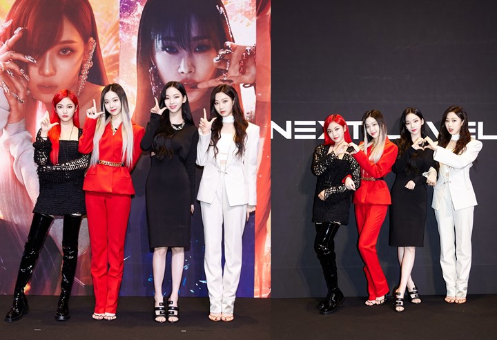 aespa Cantik Bersinar di Preskon Comeback 1
