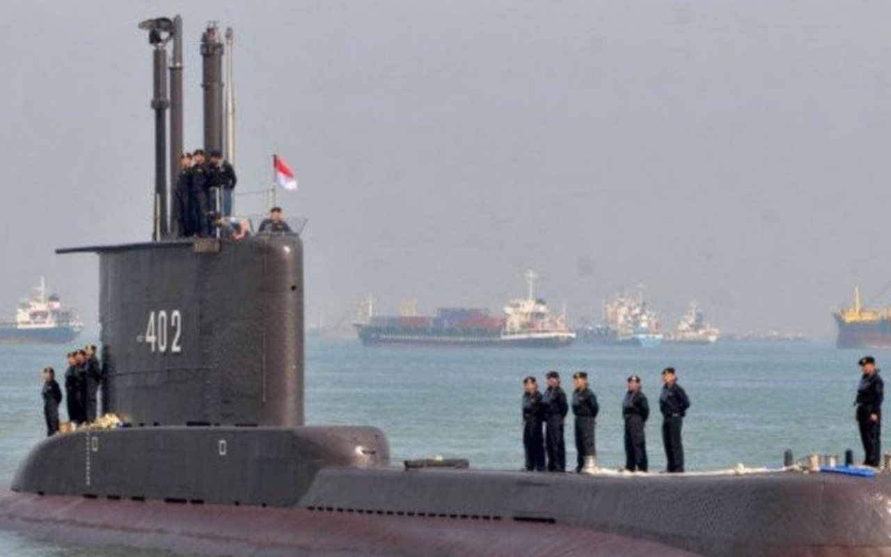 Life Raft KRI Nanggala-402 Seberat 700 Kg Berhasil Diangkat Kapal Tiongkok