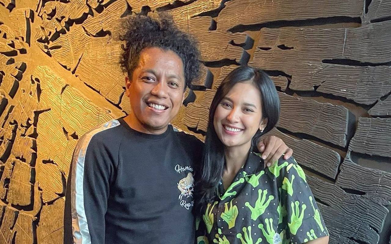 Arie Kriting Takjub Dengan Benda Kecil Ini Saat Rayakan Ultah Istri, Tak Peduli Dibilang Katrok