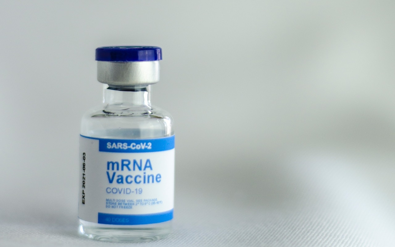 BPOM Minta Warga Penerima Vaksin AstraZeneca Lapor Jika Alami Gejala Ini