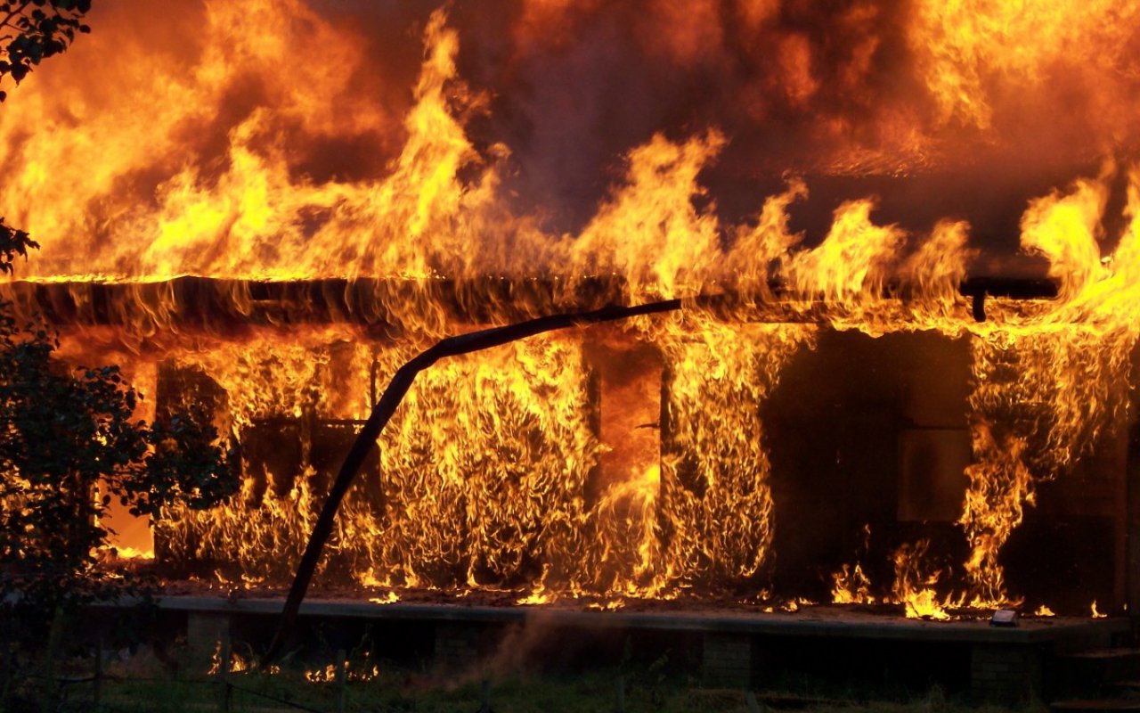 Polisi Amankan 8 Orang Terkait Pembakaran Polsek Candipuro, Salah Satunya Berstatus sebagai Kades
