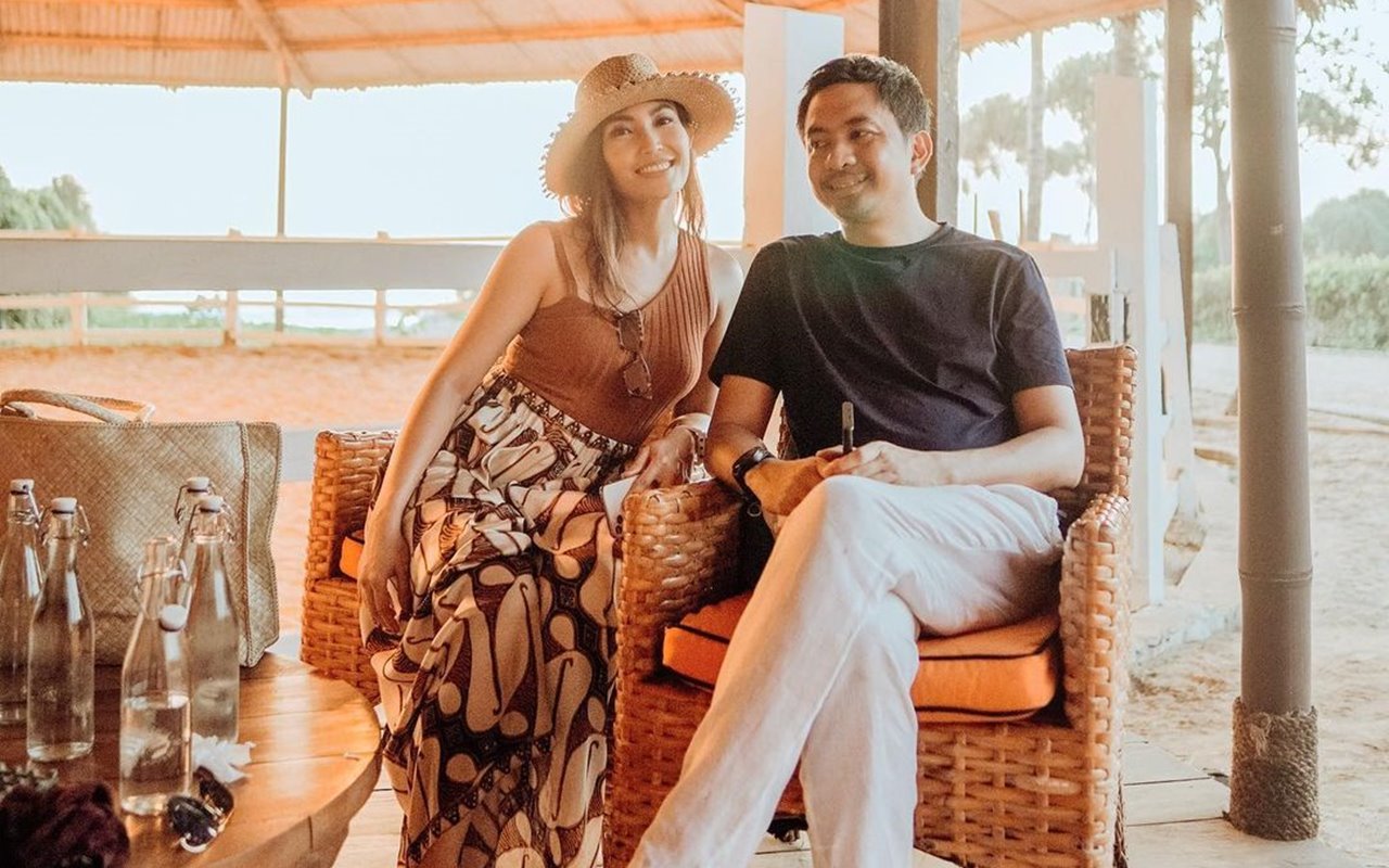 Suami Khawatir Ayu Dewi Pingsan Saat Main Golf, Langsung Beri Kejutan Manis Ini