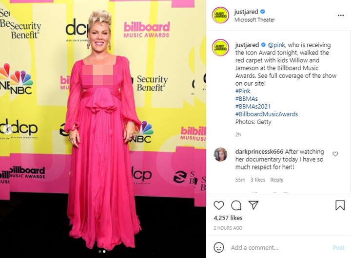 BBMA 2021: Terima Icon Awards, Pink Gandeng Kedua Anaknya Berjalan Di Atas Red Carpet