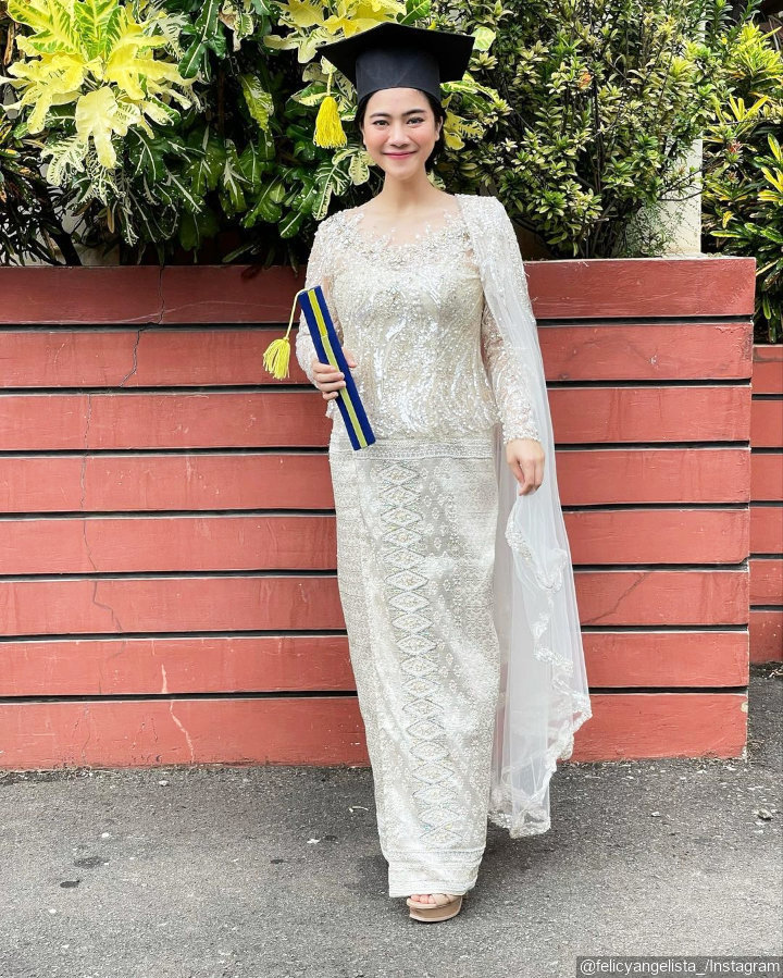 Felicya Angelista Raih Gelar Sarjana Ekonomi