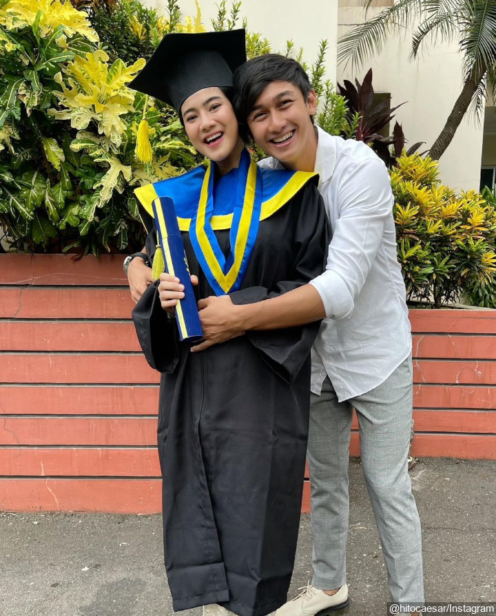 Felicya Angelista 'Bumil Cantik' Bareng Suami