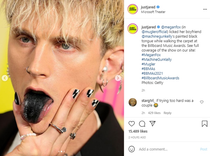 Bbma 2021 Machine Gun Kelly Hadir Bareng Megan Fox Potret Lidah Dicat Hitam Bikin Seram Bbma 2021 Machine Gun Kelly Hadir Bareng Megan Fox Potret Lidah Dicat Hitam Bikin Seram