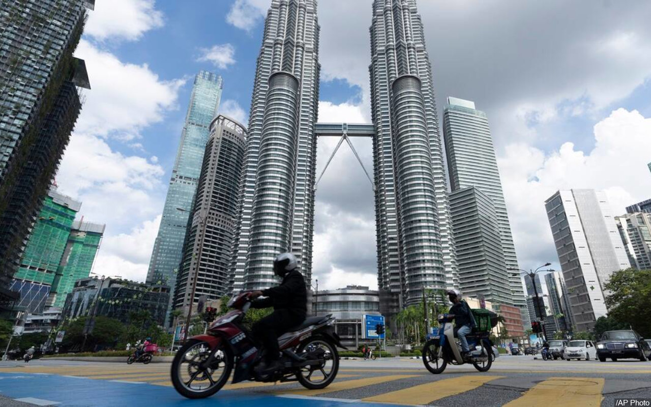 Kasus COVID-19 Malaysia Naik, Perdana Menteri: Lockdown Akan Jamin Keamanan Tapi Ekonomi Bisa Runtuh