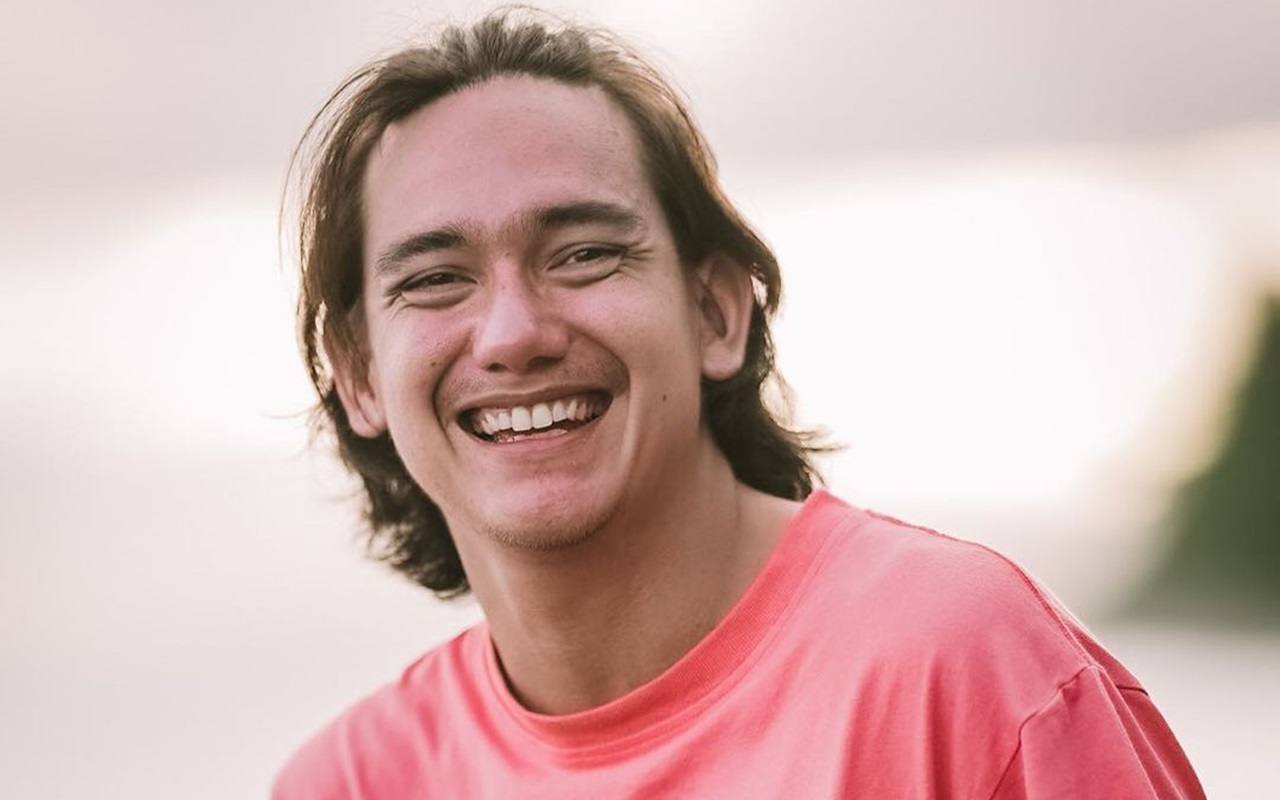 Adipati Dolken Ngaku Kembaran John Mayer, Sukses Bikin Heboh Sampai Istri Cantik Ikut Komentar