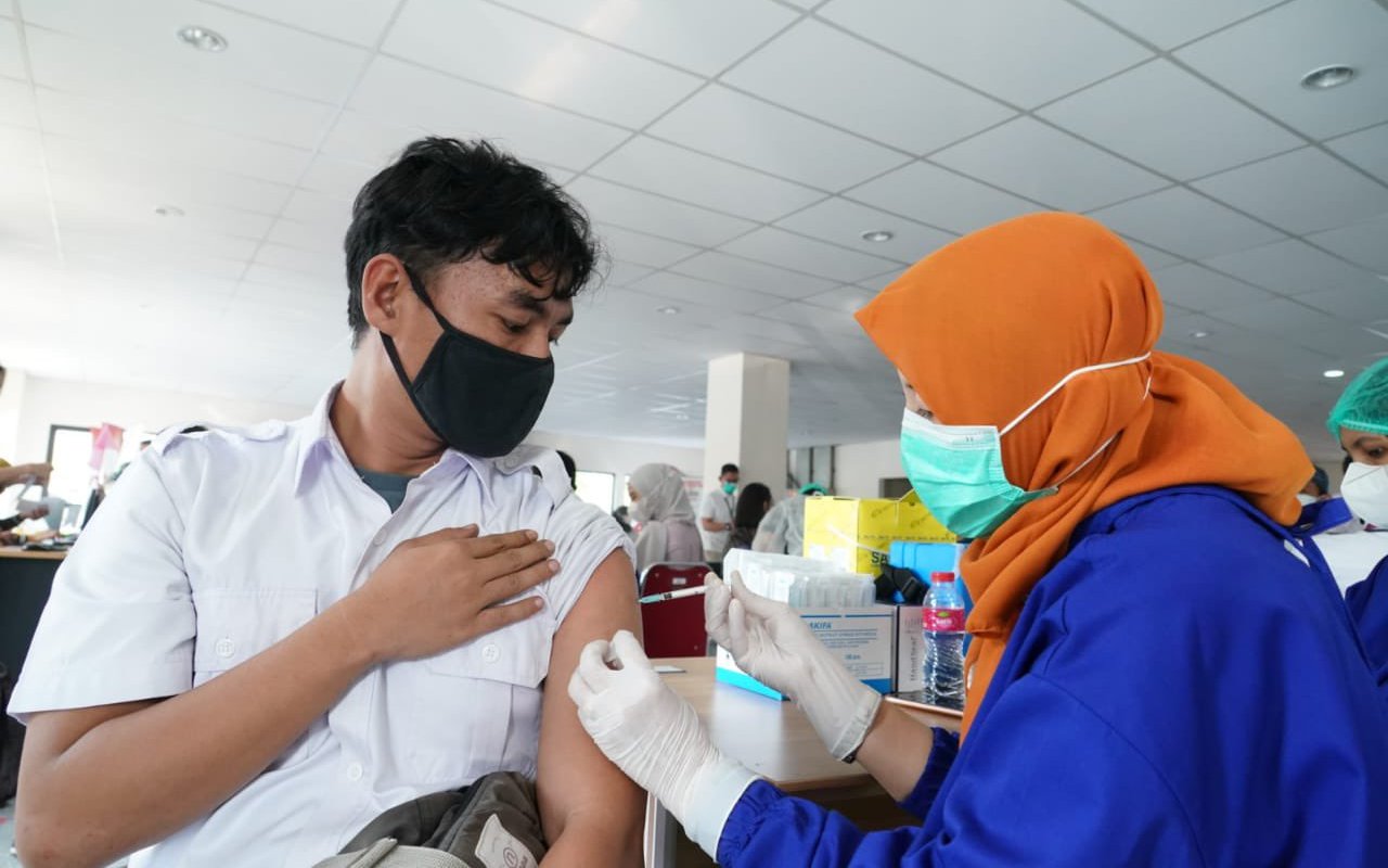 Vaksin COVID-19 Disebut Mengandung Microchip Magnetis, Begini Penjelasan Kemenkes