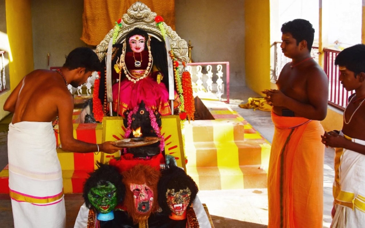 Para Pemuka Agama Di India Berdoa Kepada 'Dewi Corona' Ingin Pandemi COVID-19 Segera Berakhir