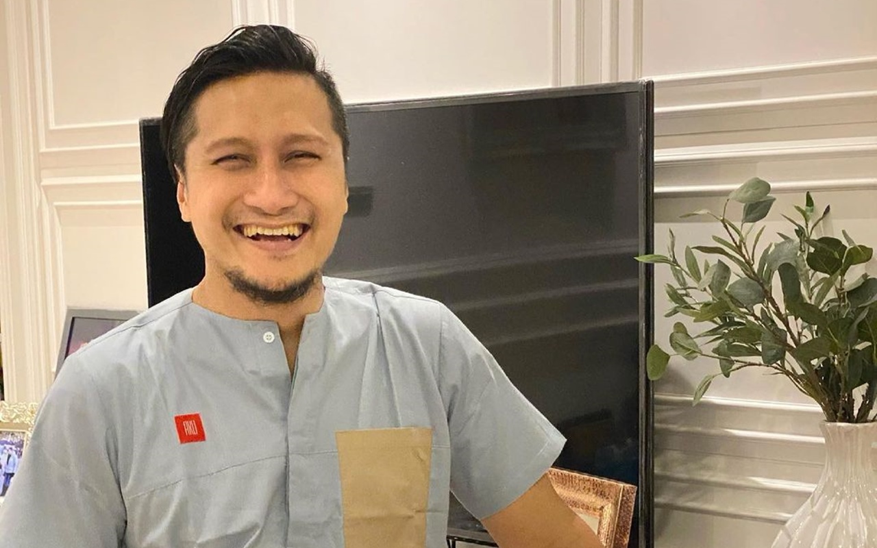 Arie Untung Mendadak Kritik Diri Sendiri Usai Posting Video Viral Ayah Anak