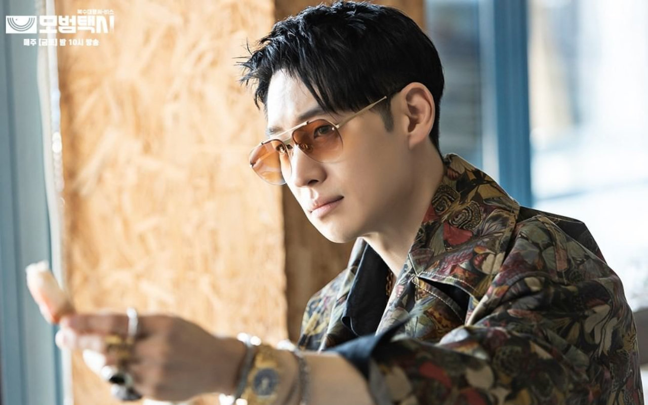 Jadi Sopir Taksi, Lee Je Hoon Akui Gagal Move On dari 'Taxi Driver'