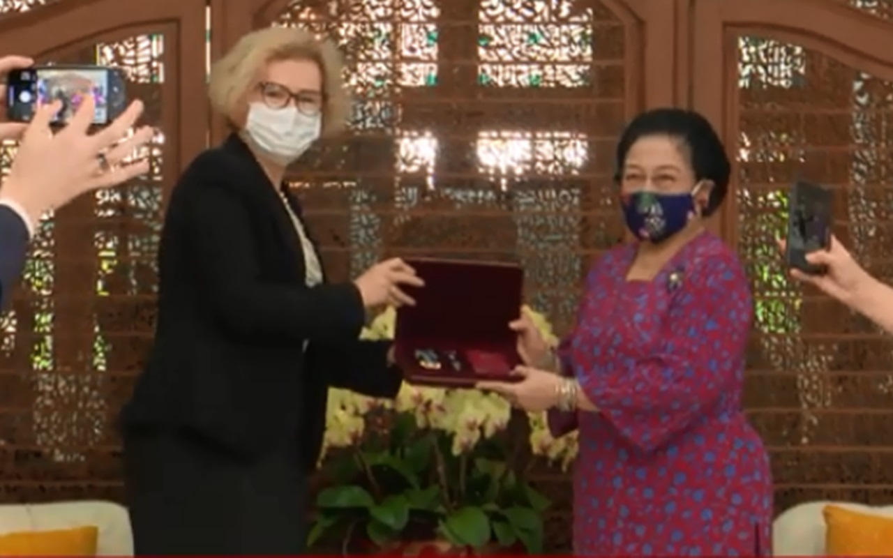 Jadi WNI Pertama yang Dianugerahi Penghargaan Persahabatan Dari Rusia, Megawati Kenang Soekarno