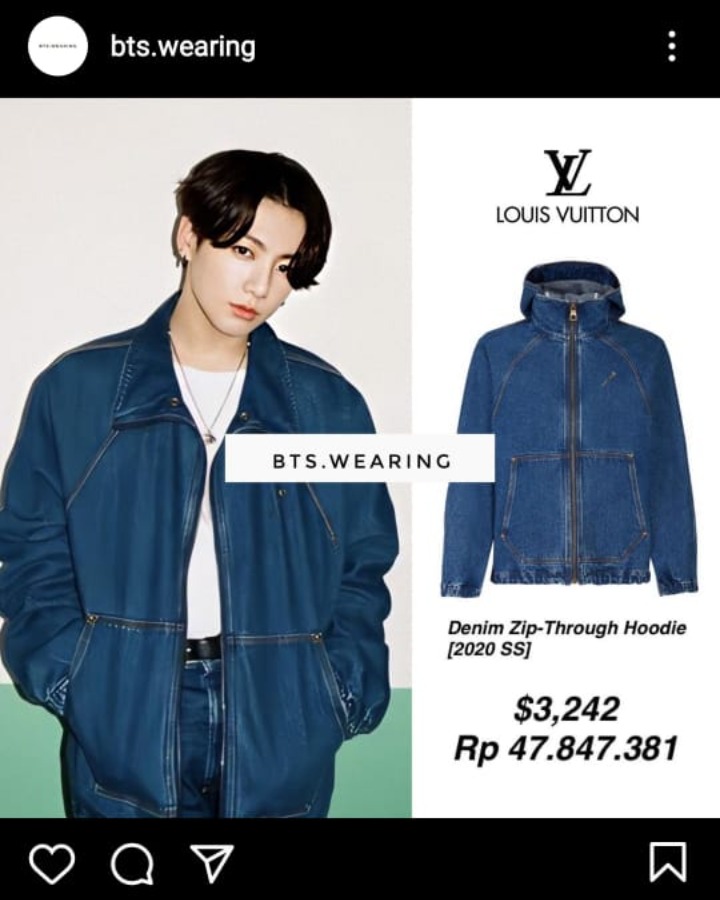 <i>Denim Zip-Through Hoodie</i> sangat serasi dengan postur tubuh Jungkook