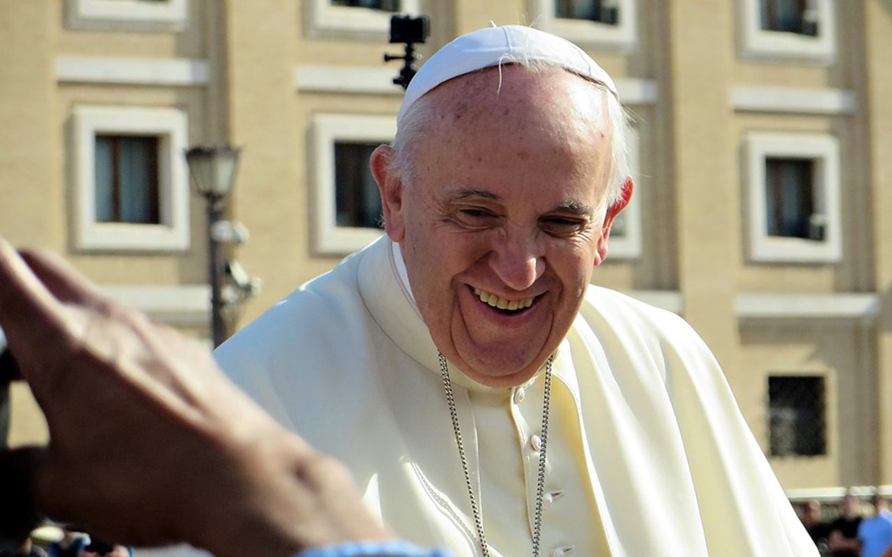 Paus Fransiskus Tanggapi Penemuan 215 Rangka Anak di Kanada Namun Tak Minta Maaf