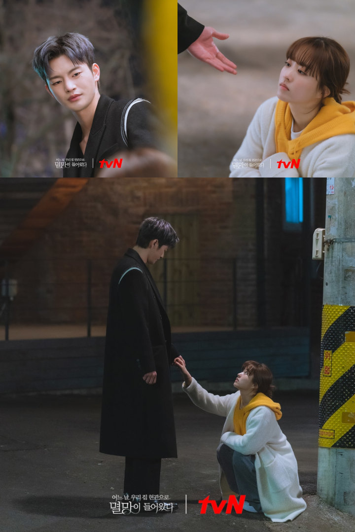 Park Bo Young Sedih Di Foto Adegan, Produser \'Doom At Your Service\' Janjikan Kisah Cinta Rumit