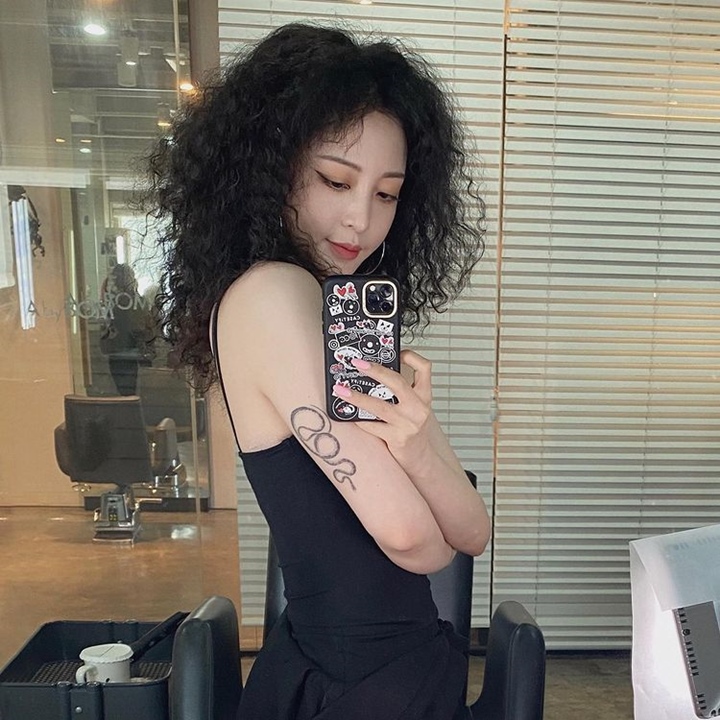 Han Ye Sul tampil dengan rambut keriting 