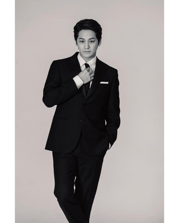 Kim Bum tampan dalam balutan pakaian formal