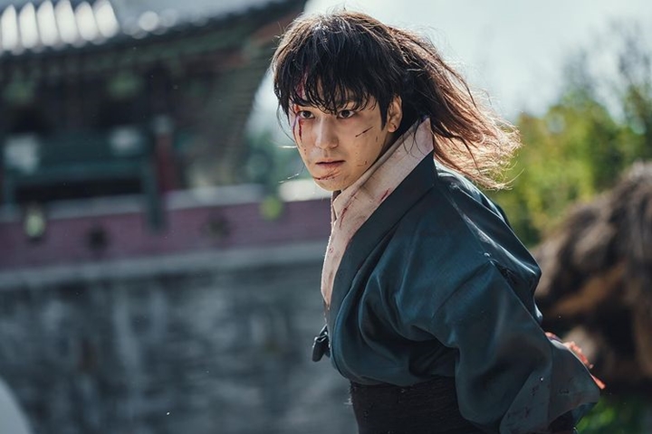 Kim Bum tampak tampan dengan outfit apapun