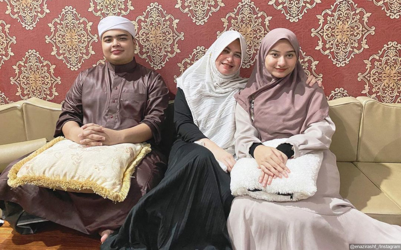 Ameer Sang Adik Resmi Nikahi Gadis Cantik Berhijab, Alvin Faiz Nimbrung Foto Bertiga Curi Perhatian