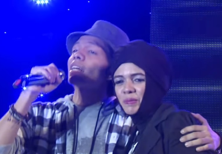 Tampil Dengan Suasana Haru Saat Membawakan Lagu Thank You Mommy