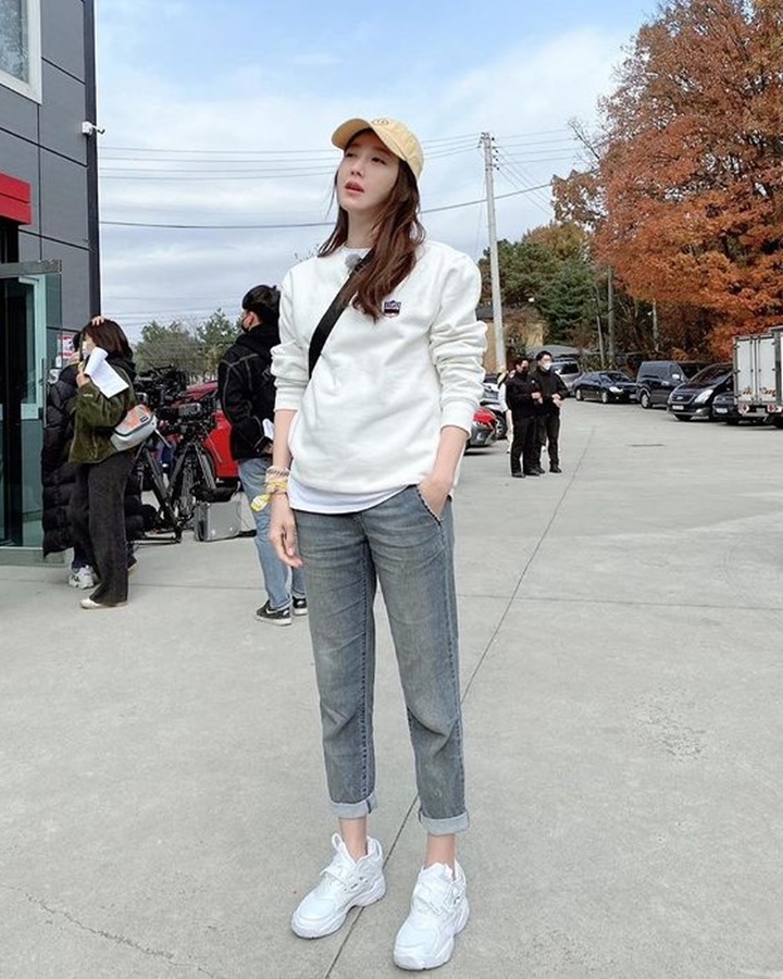 Tampil trendy dengan outfit simple