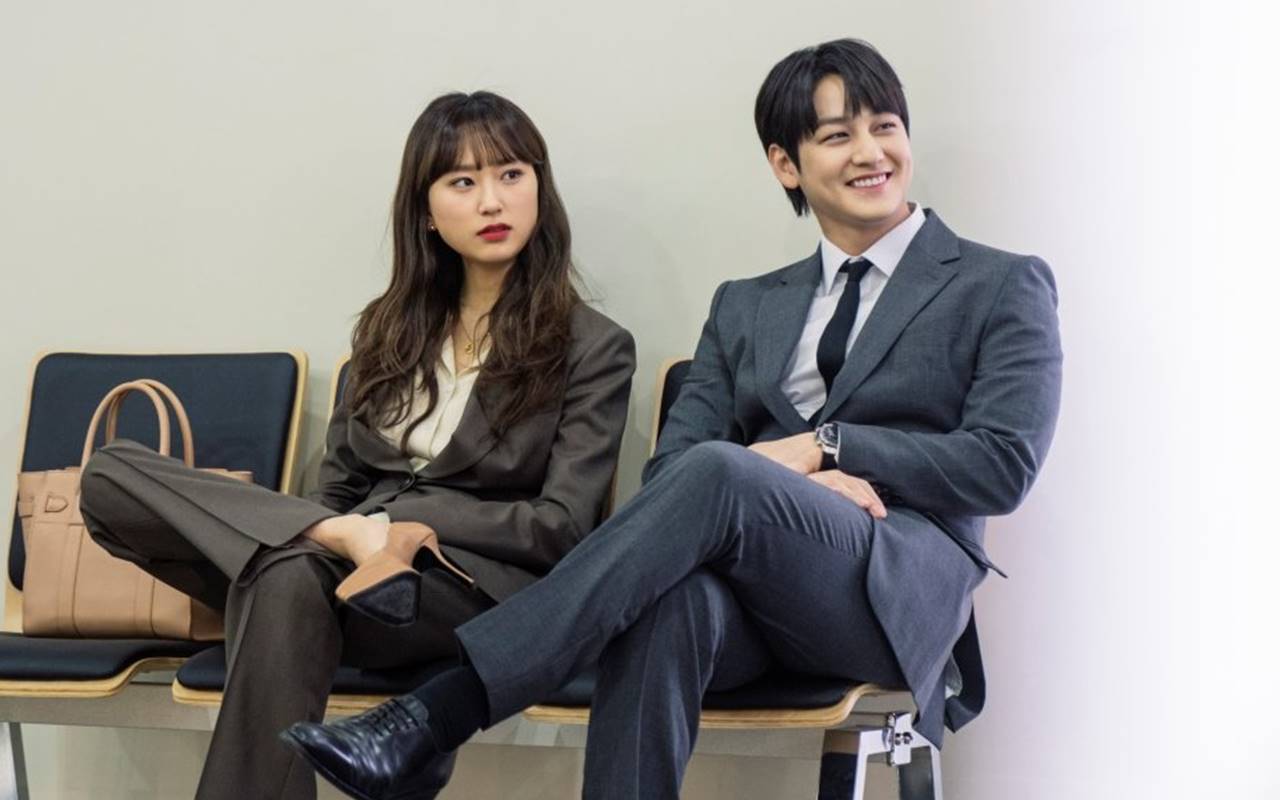 Tak Cuma Lewat Instagram, Kim Bum juga Sebut Ryu Hye Young Cantik di BTS 'Law School'