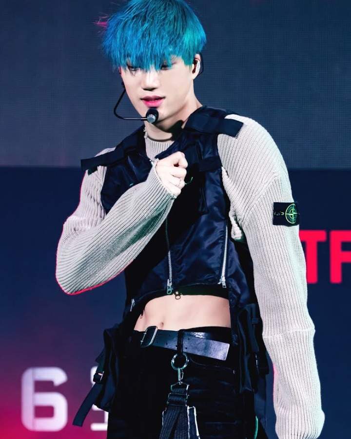 Rambut biru yang menarik perhatian para fans