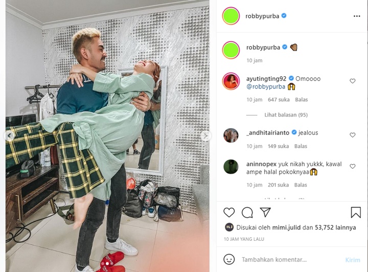 Makin Mesra, Robby Purba Gendong Ayu Ting Ting Ramai Didesak Segera Nikah