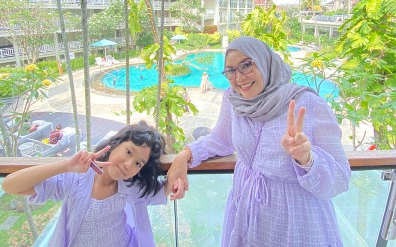 Ibunda Ayu Ting Ting Pamer Beli BTS Meal Buat Bilqis, Bagian Tubuh Ngintip Bikin Salfok