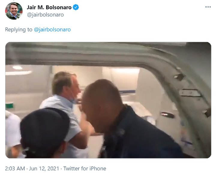 Presiden Jair Bolosnaro Dicemooh Saat Naik Pesawat, Santai Beri Balasan Menohok