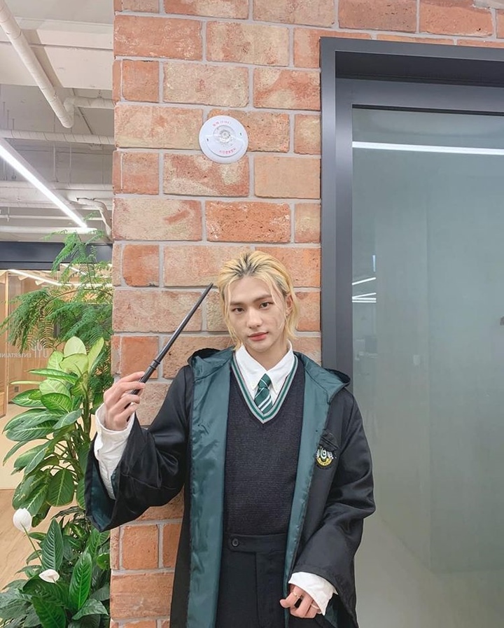 Hyunjin dengan kostum Slytherin