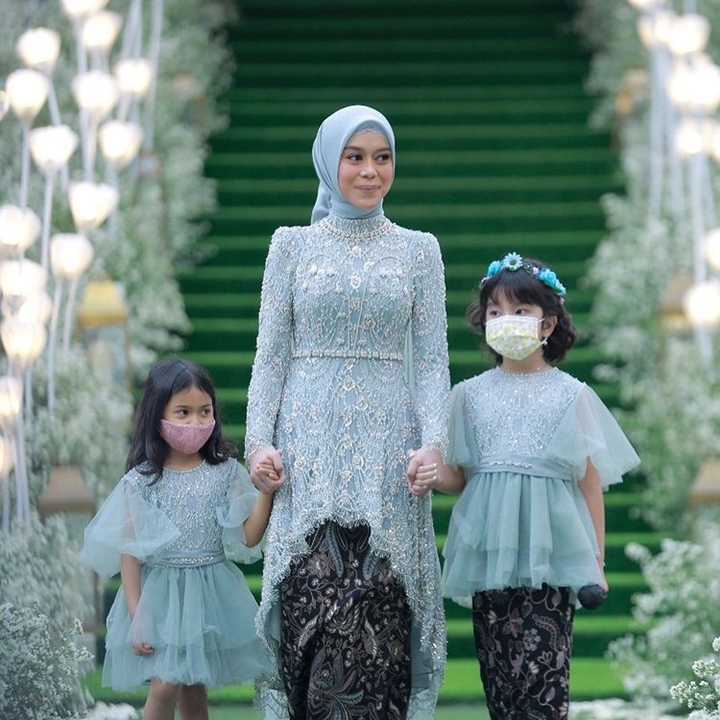  Lesty tampak sangat cantik di momen bahagianya bersama Billar