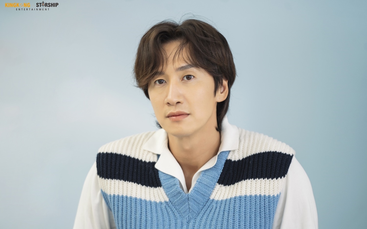 Resmi Hengkang, Lee Kwang Soo Berulang Kali Minta Maaf pada Member 'Running Man'