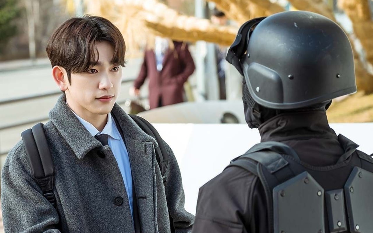 Melawan Hakim Iblis, Akting Jinyoung GOT7 Dipuji Tim 'The Devil Judge'