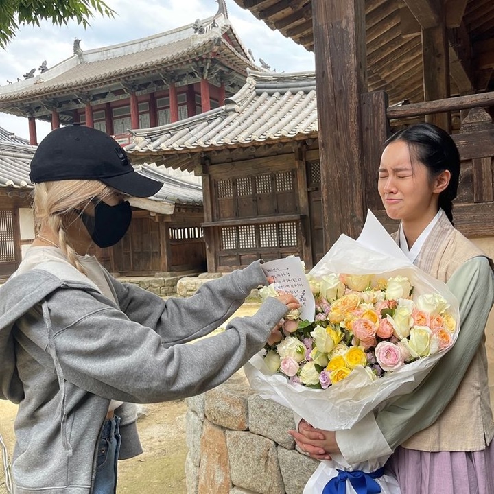  Meski sibuk Rose tetap beri kejutan untuk Hyeri